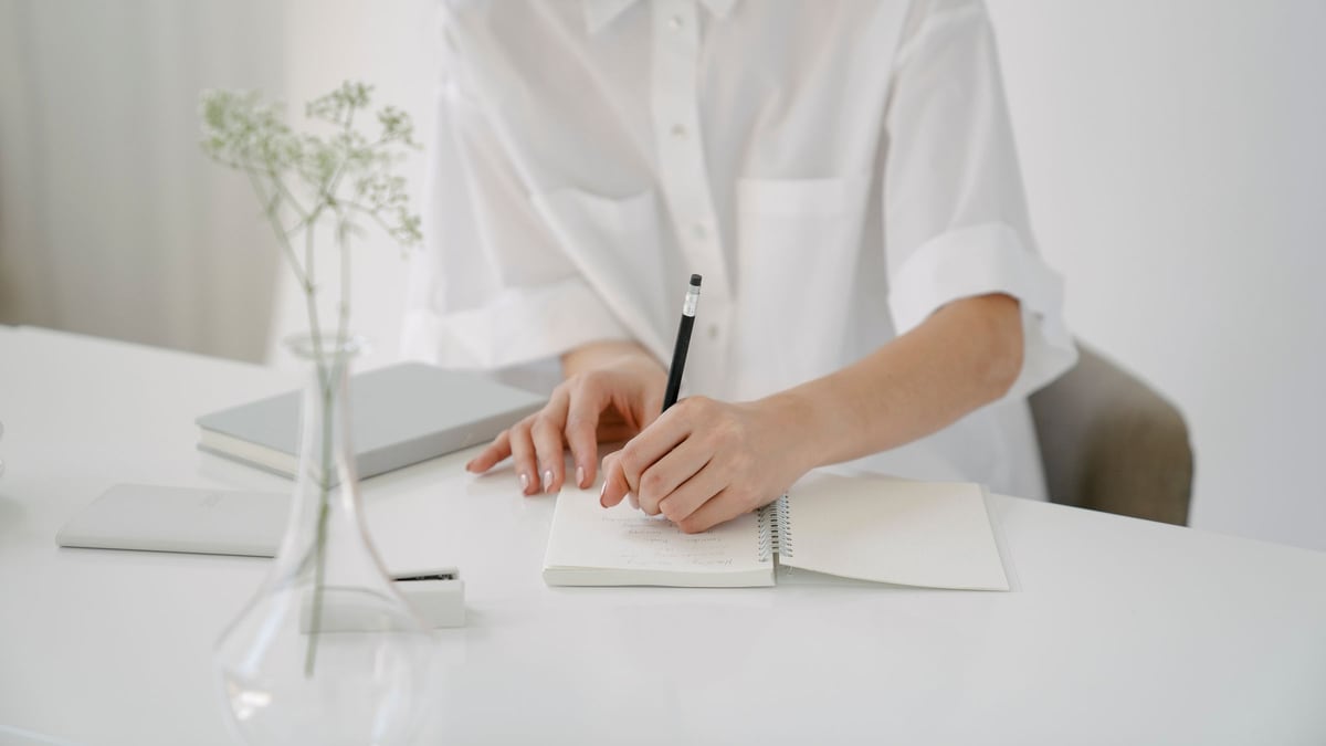 年末年始休業のお知らせ、予約で受ける仕事は閉め方まで書く