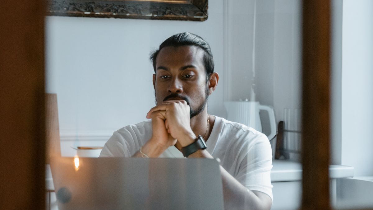 A business owner waiting at a laptop as the booked client fails to appear — a typical no-show scene