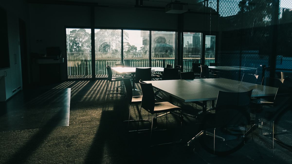 Scheduling in Teams and Outlook: three built-in options, and where each one stops